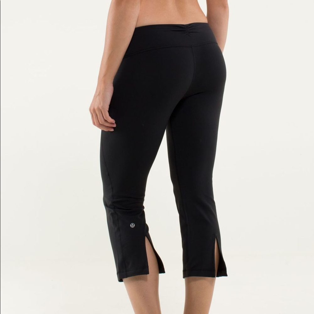 LULULEMON GATHER & CROW CROP SIZE 8 BLACK 21” PANT YOGA LEGGING LUON PRELOVED